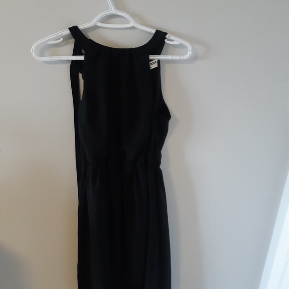 Various dresses, a blouse & shoes - Picture 7 of 9